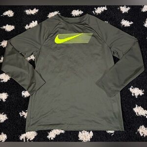 Nike Dri-FIT Standard Fit Shirt in Olive